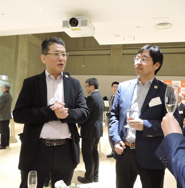 瀬戸社長(左)と金澤祐悟執行役専務
