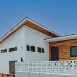 YKKAP、省施工・高断熱のパネル住宅訴求=専用の樹脂窓供給、ワールドハウジングクラブなどと「真鶴の家」