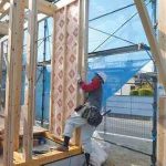イノスグループが今月から「PF壁パネル」の提供開始、建築現場の生産性向上図る=工場で断熱材組み込み